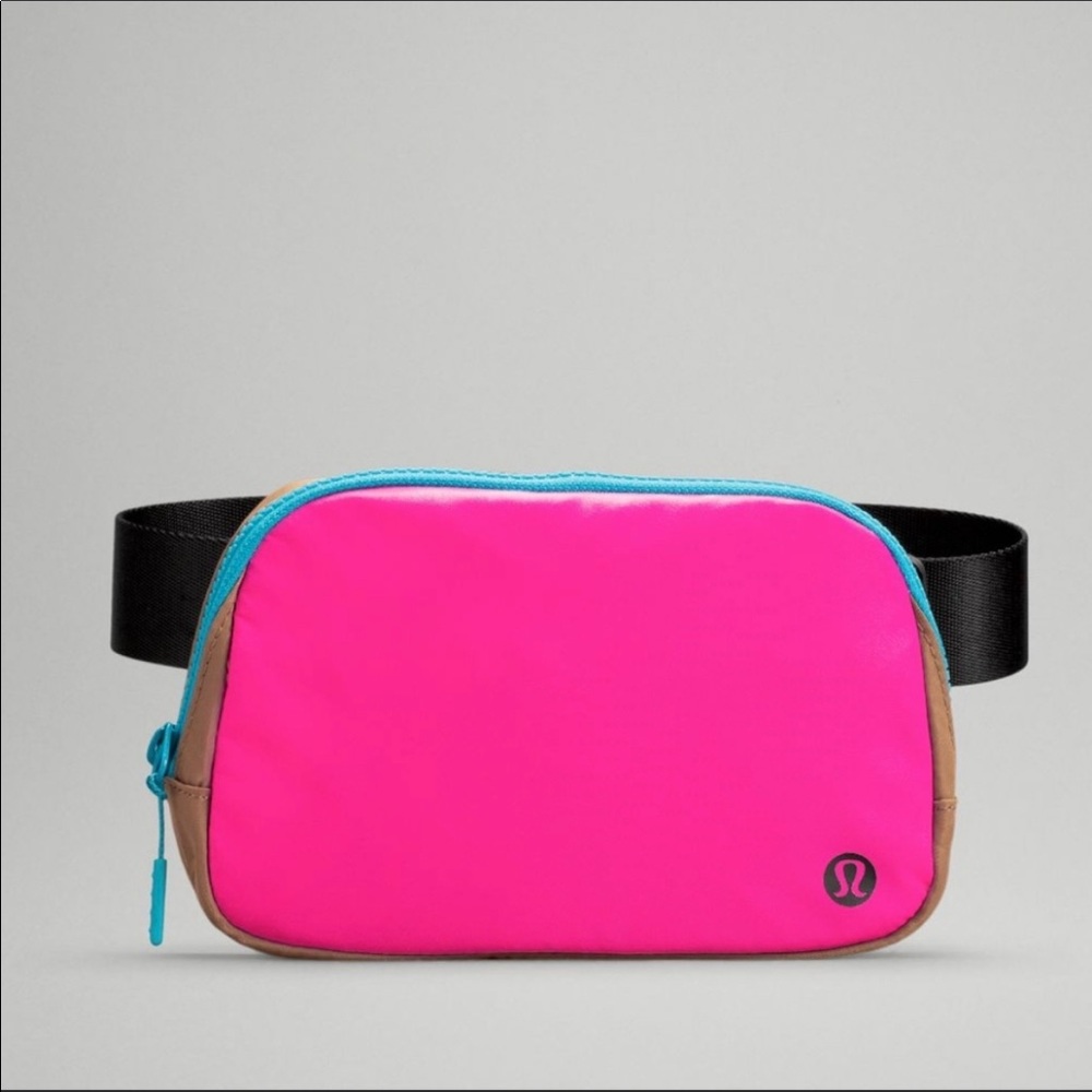 🍋 Lululemon 🍋 NWT Everywhere Belt Bag Sonic Pink